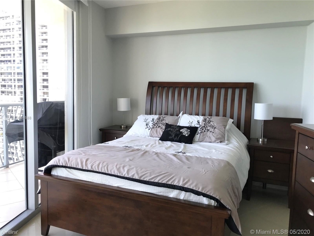 1750 N Bayshore Dr Apt 2701 - Photo 8