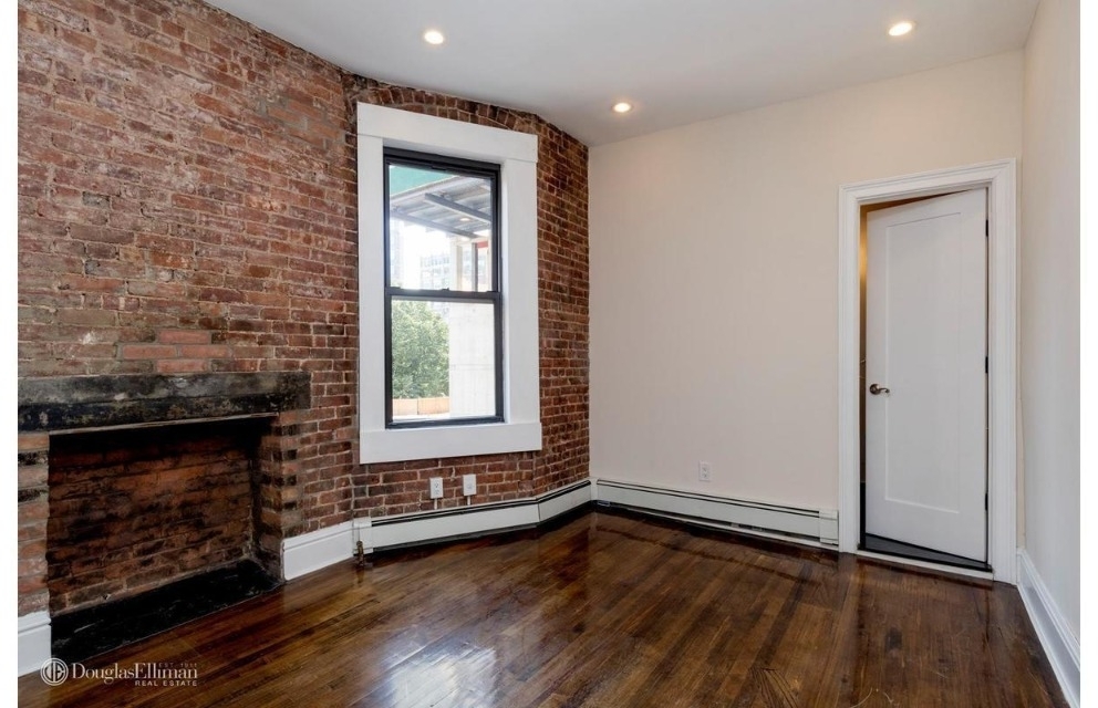 117 Varick St  - Photo 2