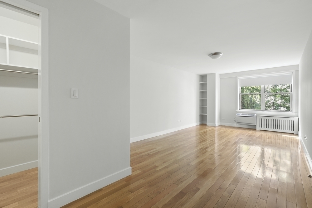 210 West 89th - Photo 2