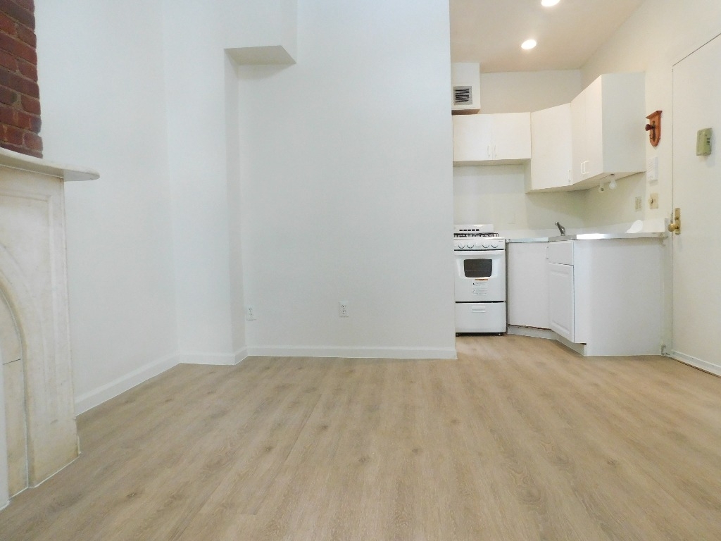 143 East 35th Street - Photo 1