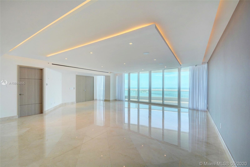 1643 Brickell Ave - Photo 2