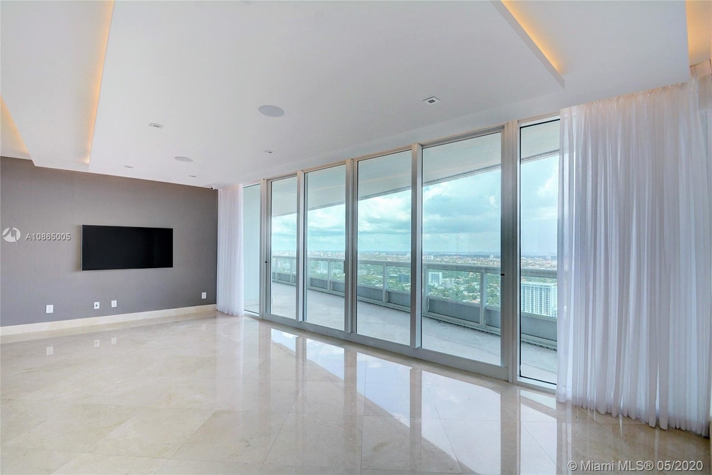 1643 Brickell Ave - Photo 9