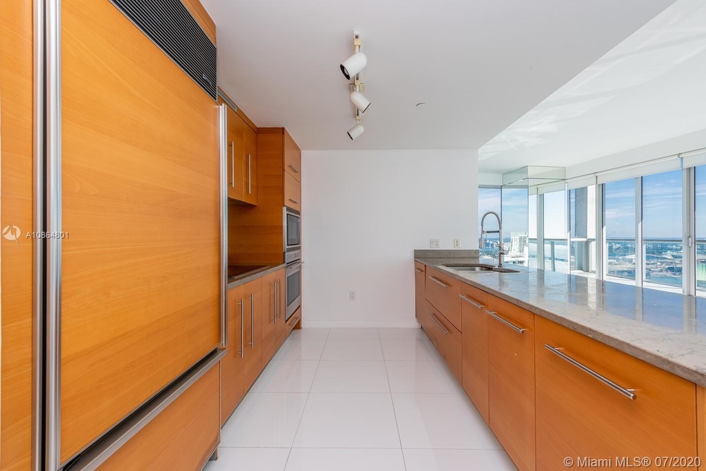 465 Brickell Ave - Photo 14