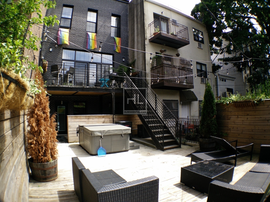 33 Covert Street - Photo 11