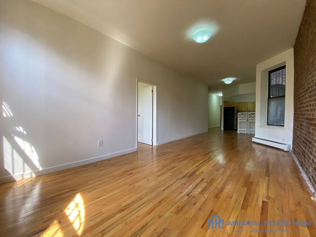 963 Columbus Ave - Photo 2