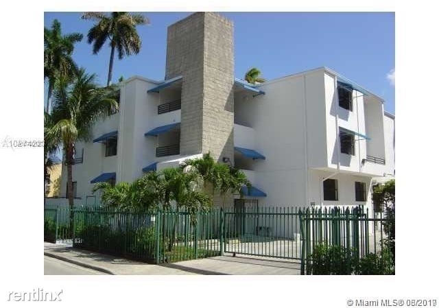 950 Nw 11th St Apt 3d - Photo 0