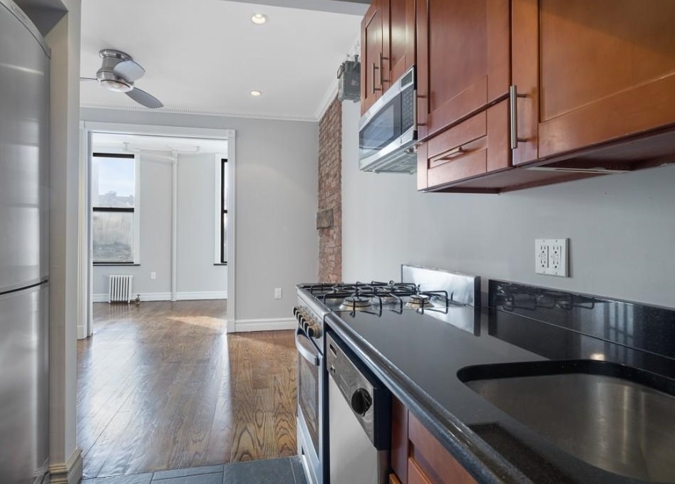 459 W 50th St. - Photo 2