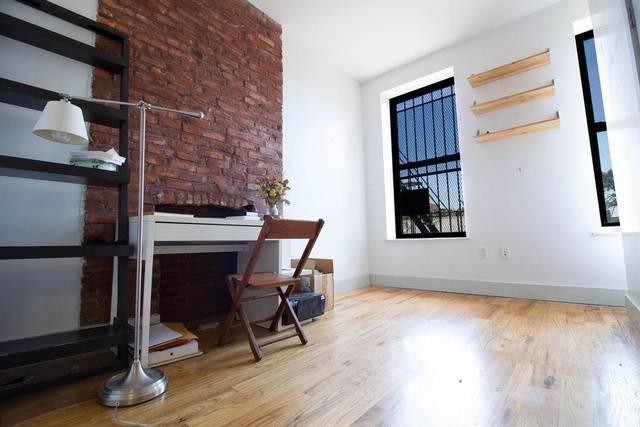 1323 Bedford Ave - Photo 2