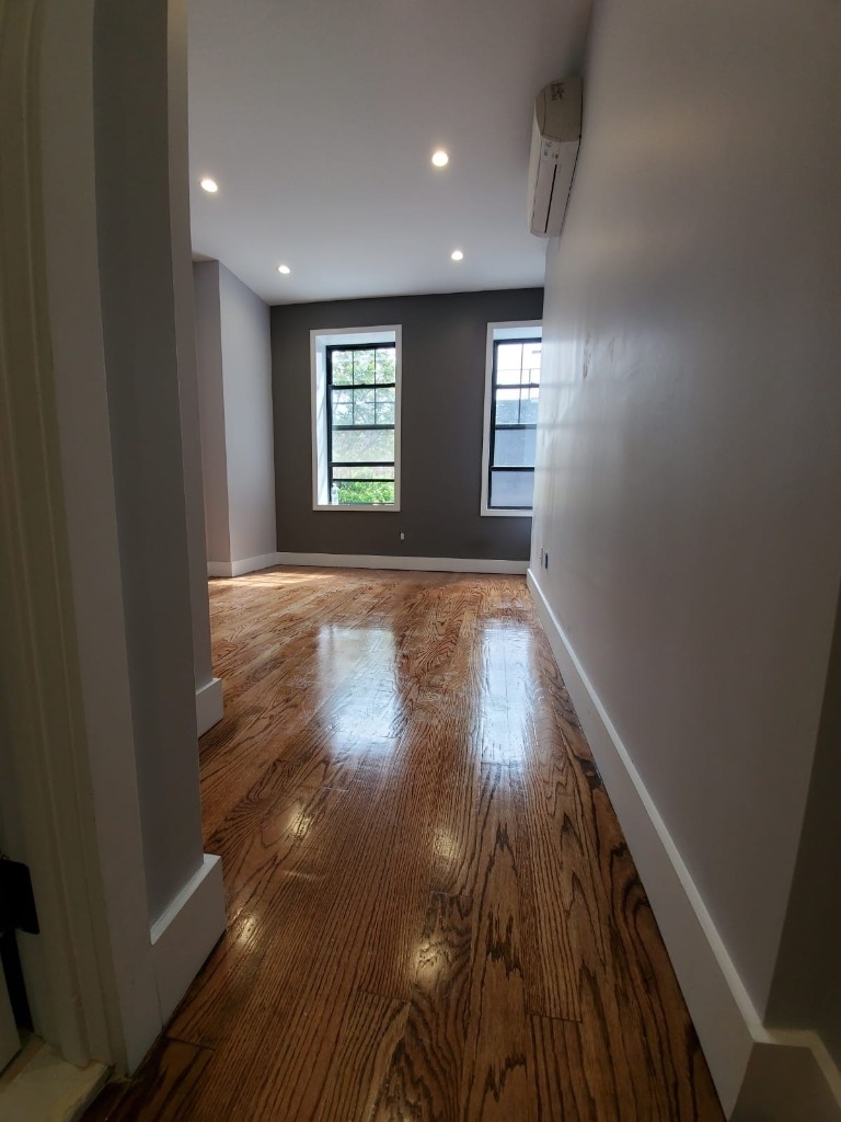 1071 Nostrand Ave - Photo 3