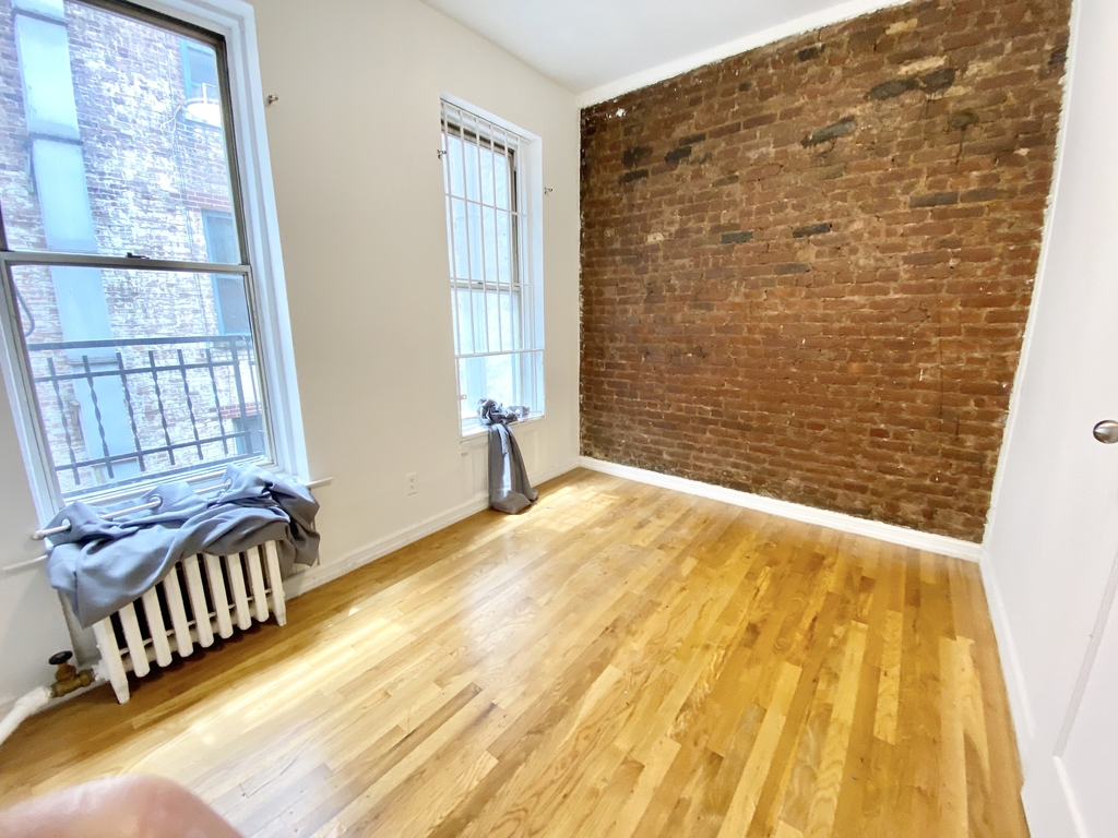 190 Bleecker St - Photo 1