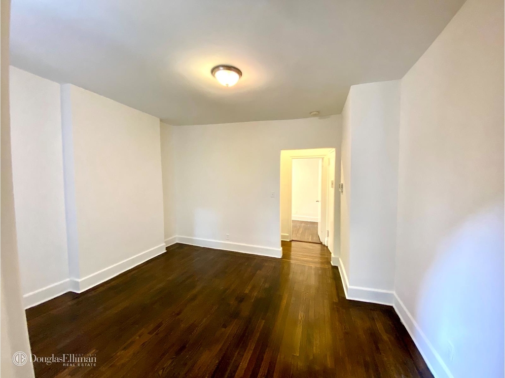 247 East 39th St - Photo 5