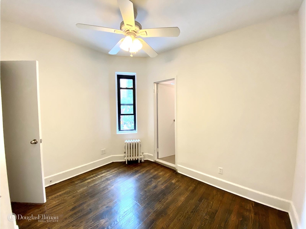 247 East 39th St - Photo 4