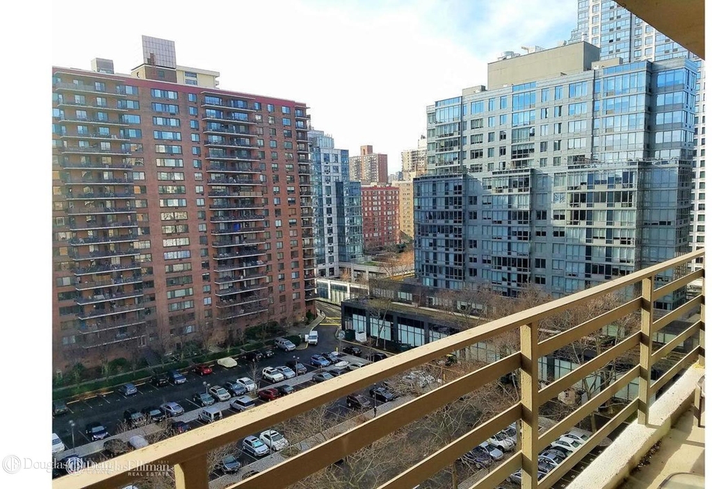 392 Central Park West - Photo 1