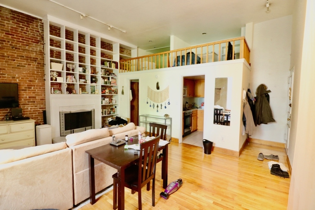 107 West 69thth Street - Photo 6