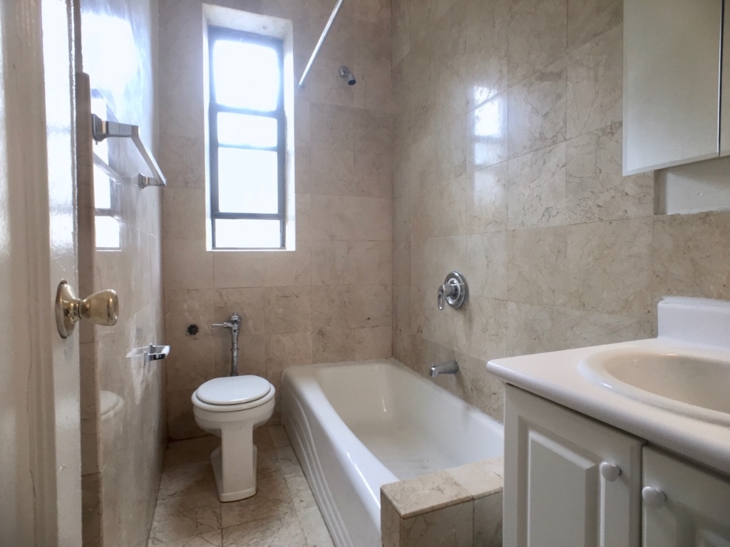 282 Cabrini Boulevard - Photo 5