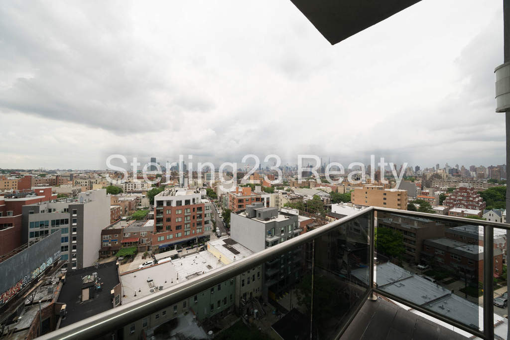 27-16 Hoyt Avenue South - Photo 2