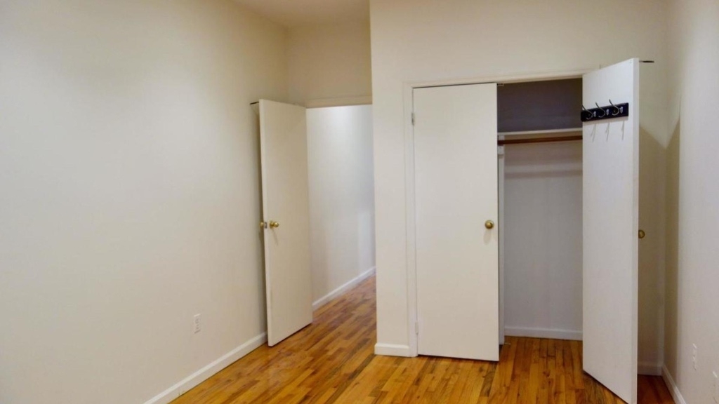 123 Putnam Ave - Unit: 3 - Photo 2