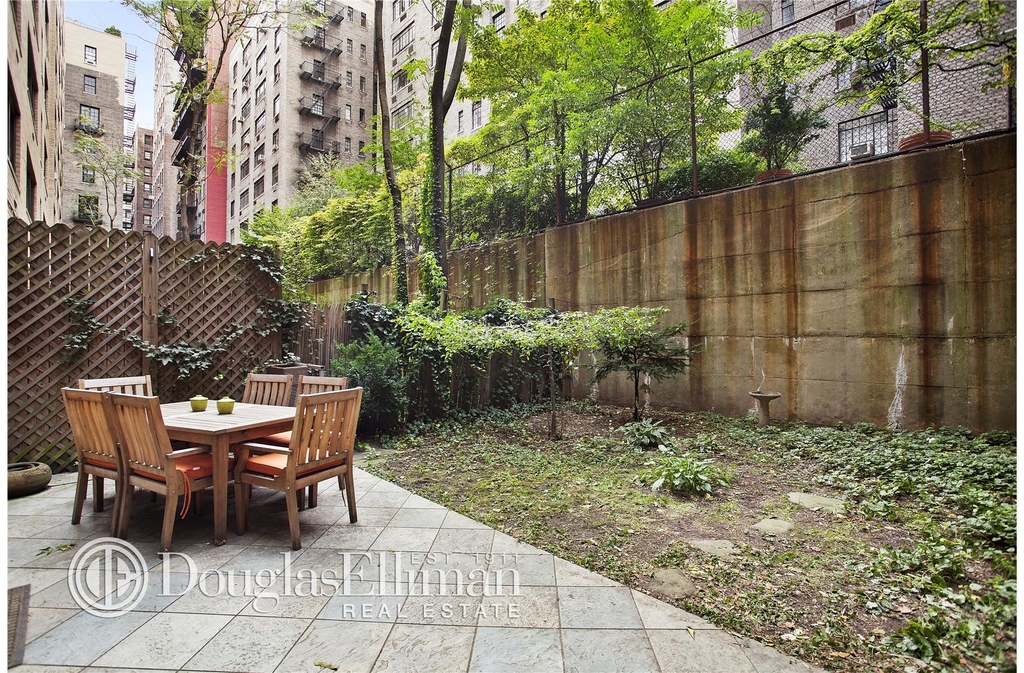 55 East 9th St - Photo 4