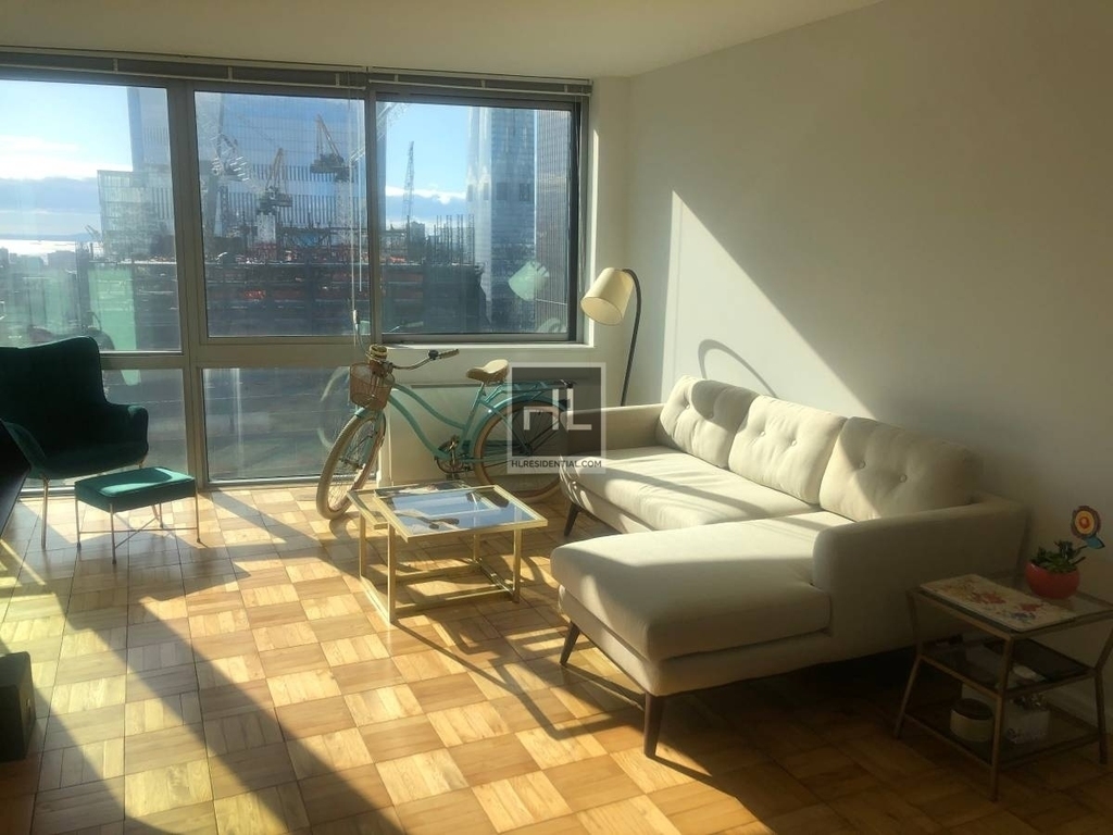 505 West 37 Street - Photo 2