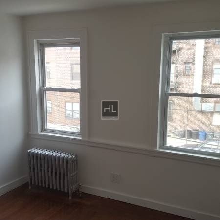 28 Avenue - Photo 2