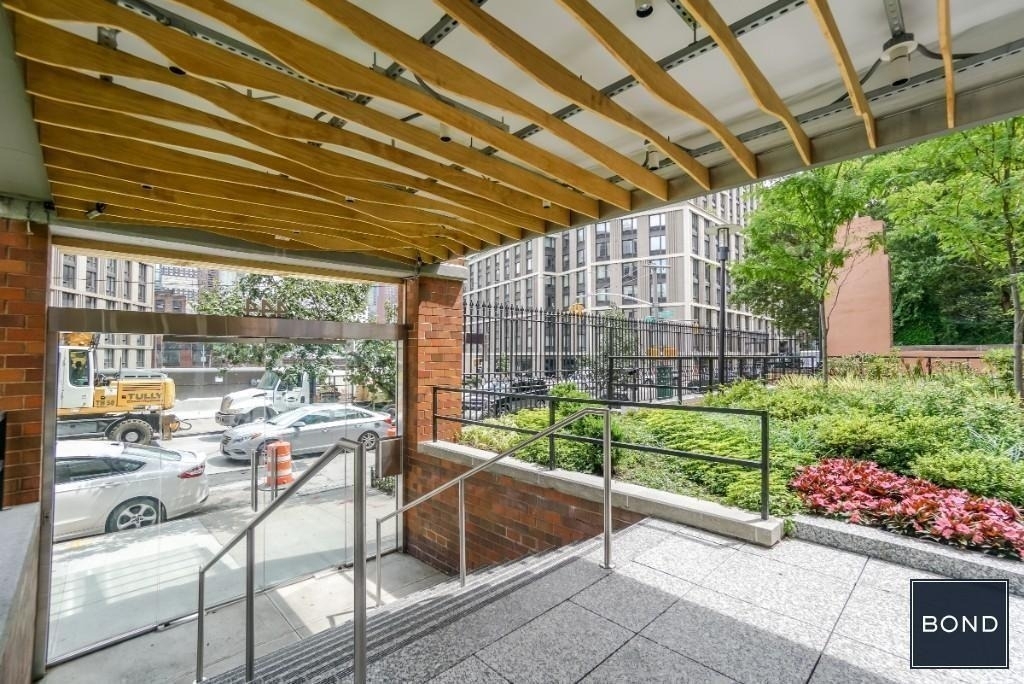 444 West 35th Street - Photo 8