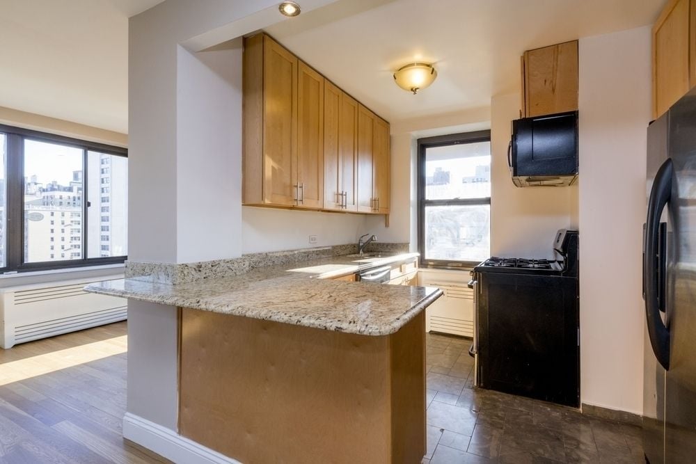 West 97th and Columbus avenue! - Photo 1
