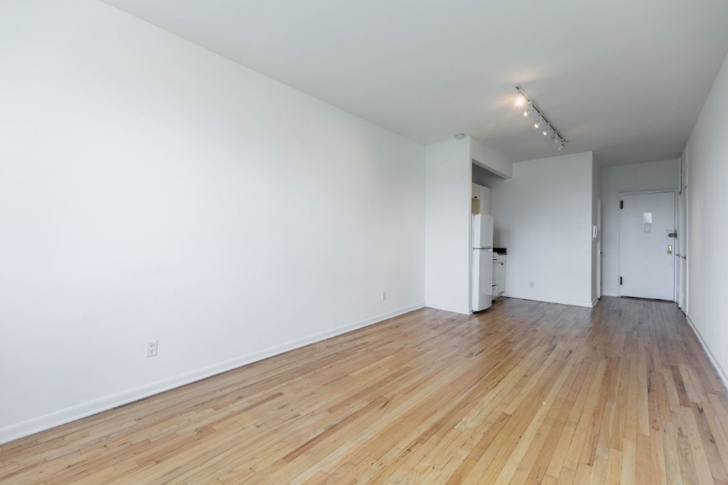55 Perry St., apartment 6F - Photo 4