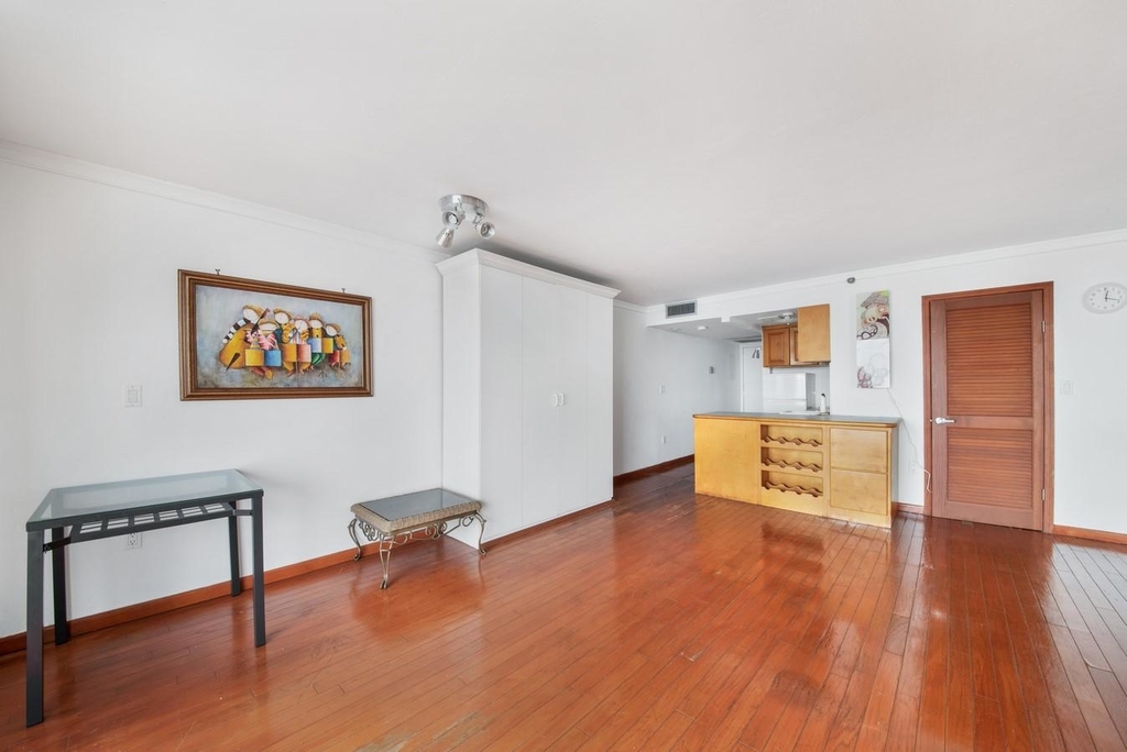 555 Ne 15th Street - Photo 7