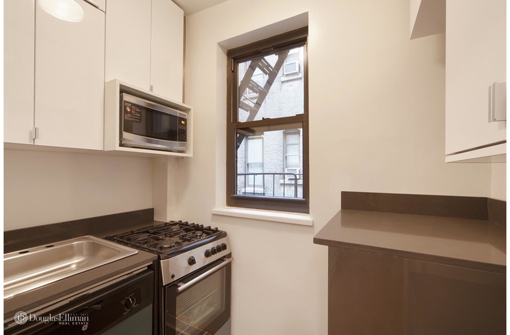 29 West 65th St - Photo 1