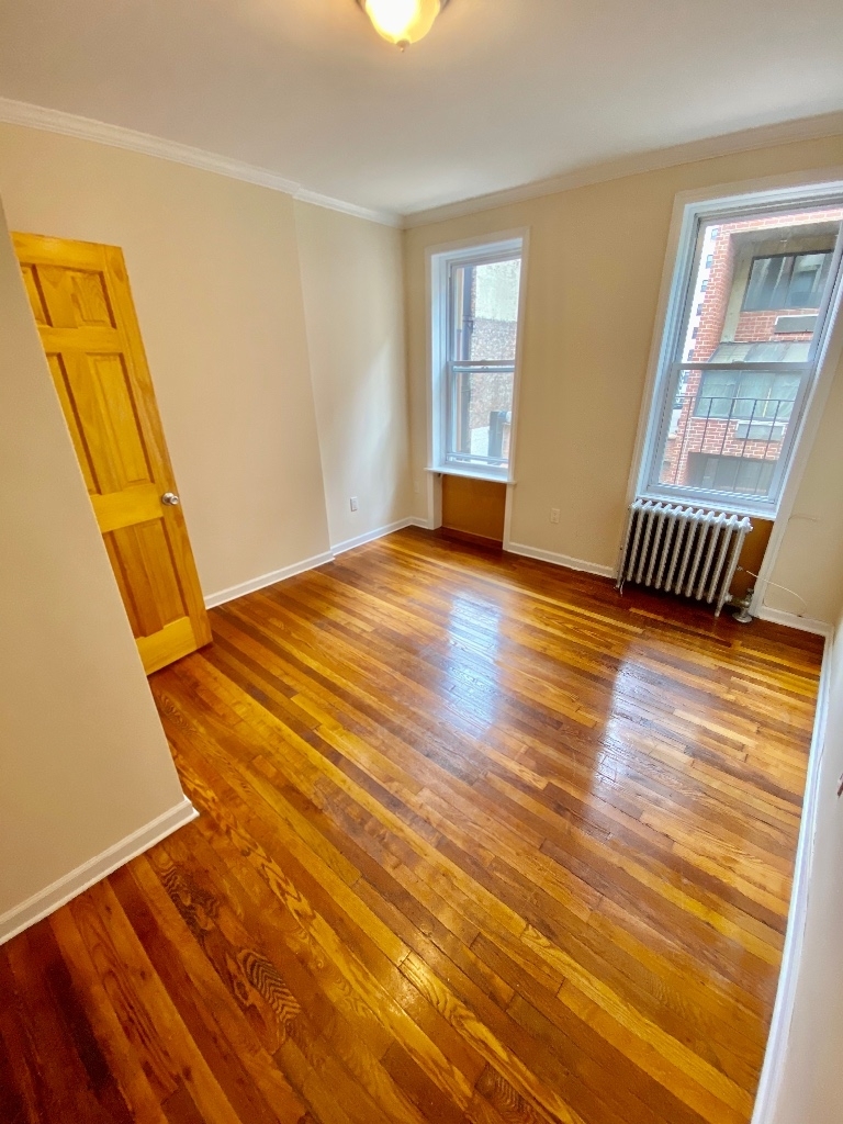 323 east 85 st - Photo 1