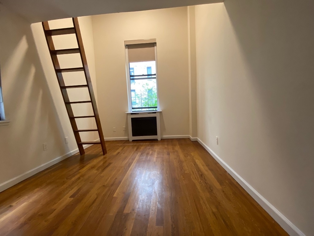 36 West 73 Steet - Photo 3