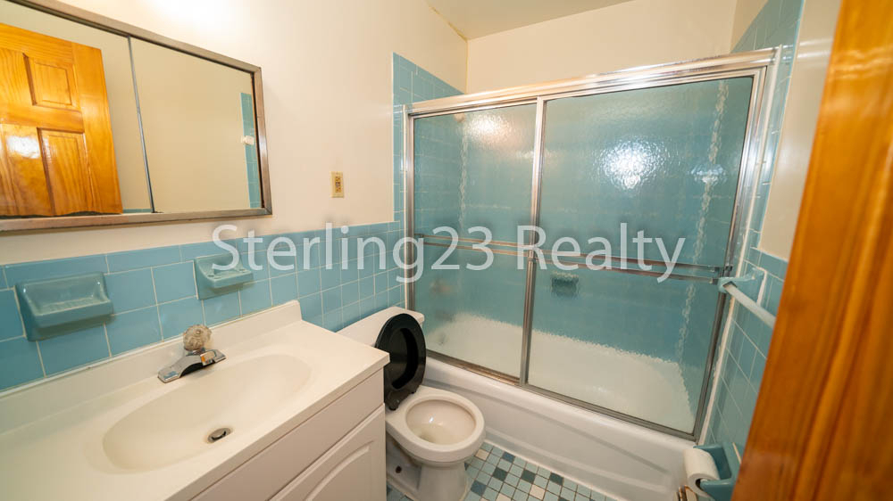 27-15 Newtown Avenue - Photo 4