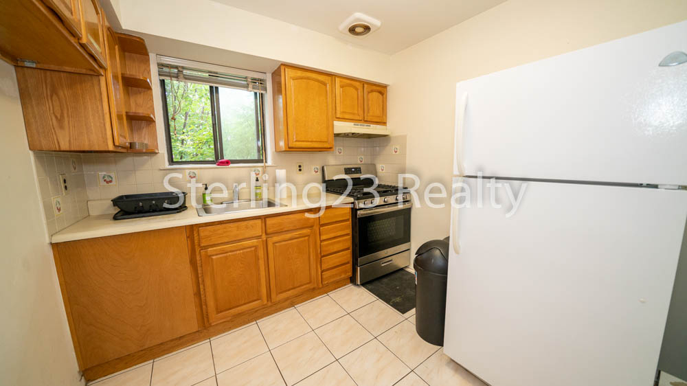 27-15 Newtown Avenue - Photo 3