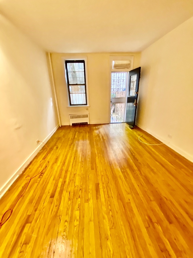 302 East 38 street - Photo 2