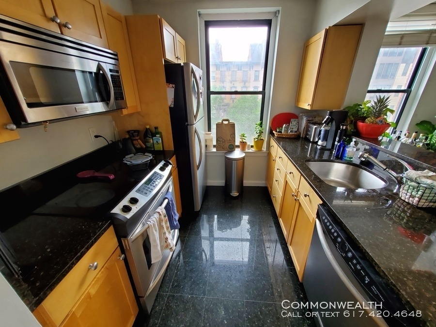 1661 Washington Street - Photo 2