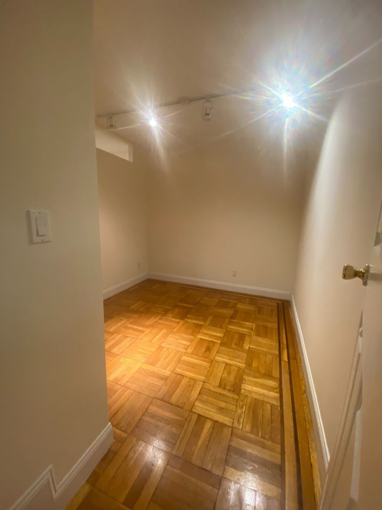 50 West 65 Street - Photo 4