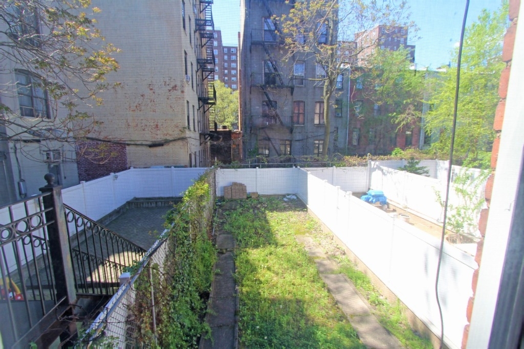 204 West 132nd St - Photo 4