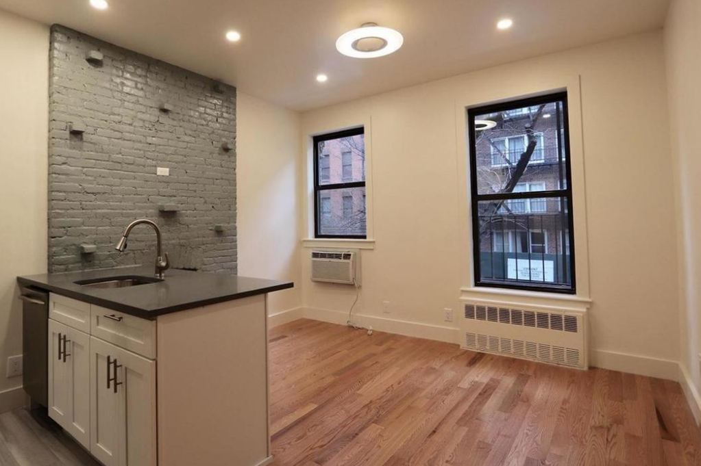 147 east 30 - Photo 1