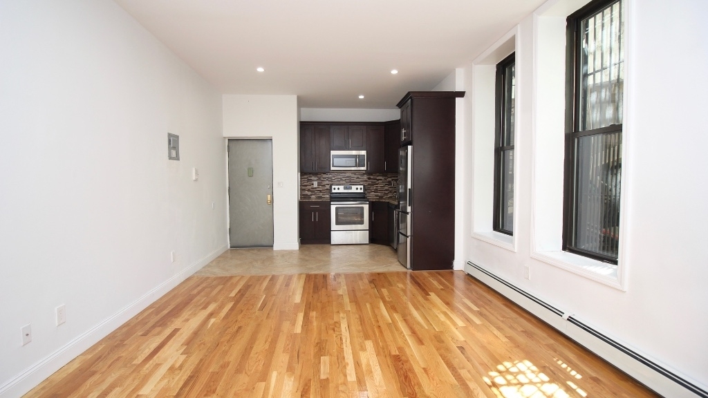 460 Throop Ave - Unit: 3 - Photo 2