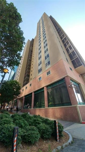 300 W Peachtree Street - Photo 1