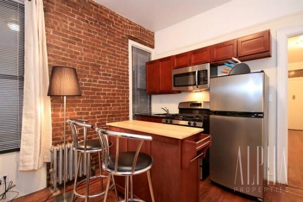 211 East 14th Street - Photo 6