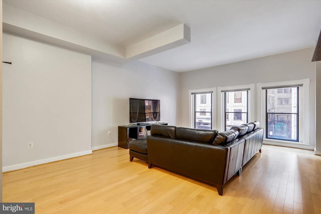 631 D Street Nw - Photo 3