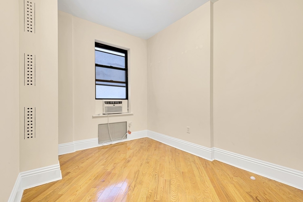 226 East 70th Street - Photo 4