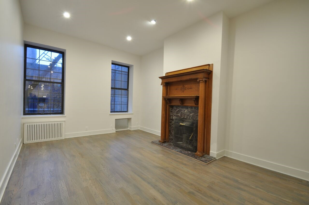 126 East 27th Street - Photo 2