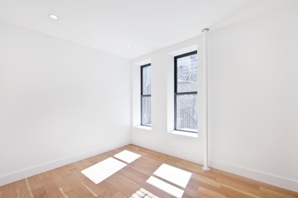 1290 First Avenue - Photo 4