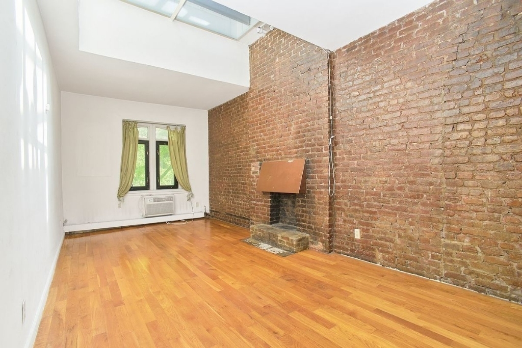 106 East 30th Street - Photo 0