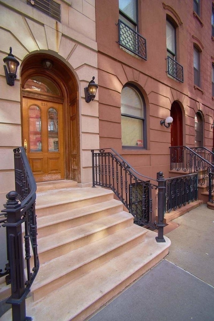 226 East 32nd Street - Photo 8