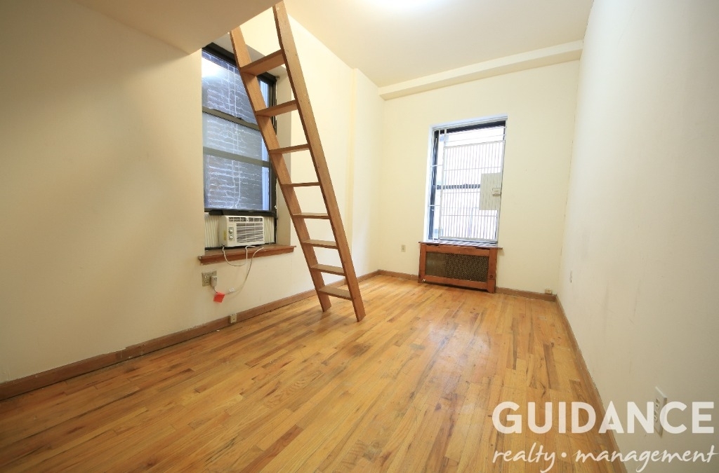 722 Amsterdam Avenue - Photo 2