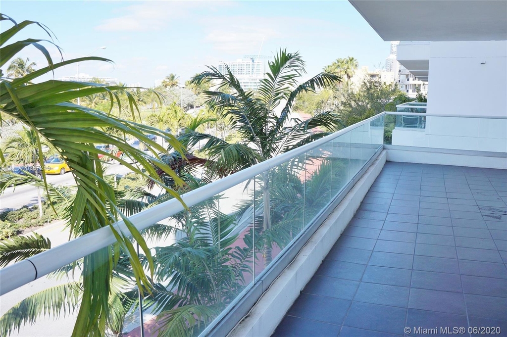 6362 Collins Avenue - Photo 13