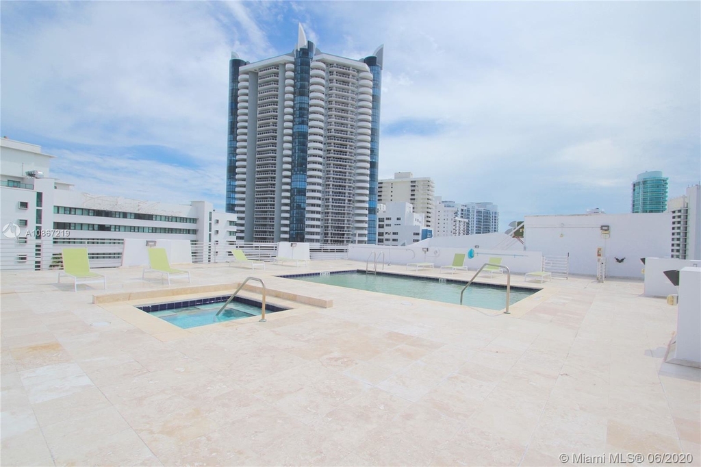 6362 Collins Avenue - Photo 23